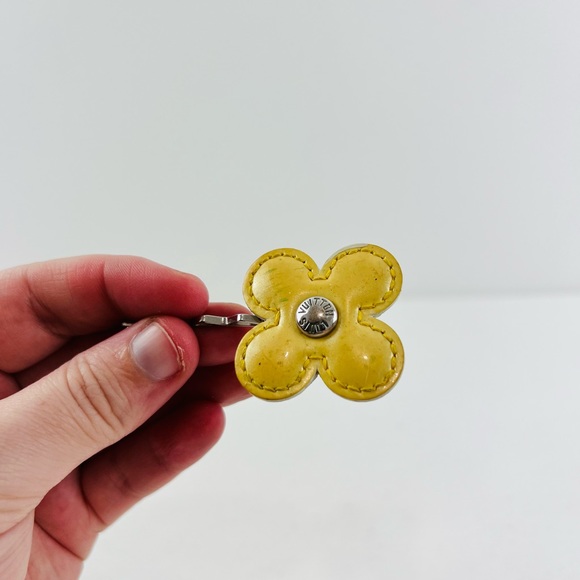 Louis Vuitton 00’s Y2K Yellow Patent Leather Floral Logo Studded Hair Clip - Picture 4 of 14